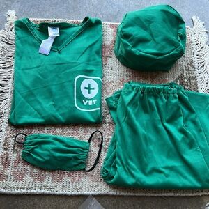 fun shack Vet Costume Animal Doctor Scrubs w/ Mask & Cap, Kids Veterinarian